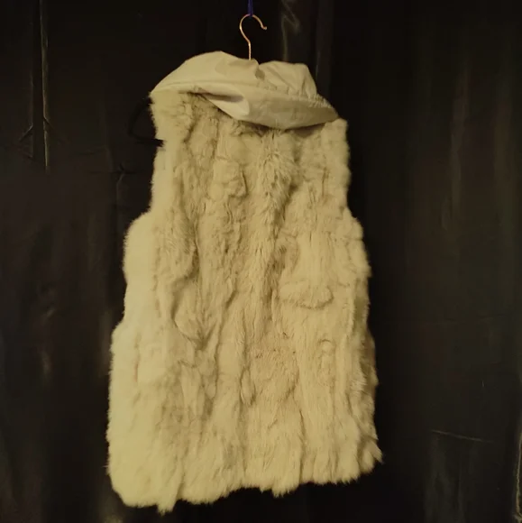 Magnificient Rabbit Fur Vest - Picture 3 of 9